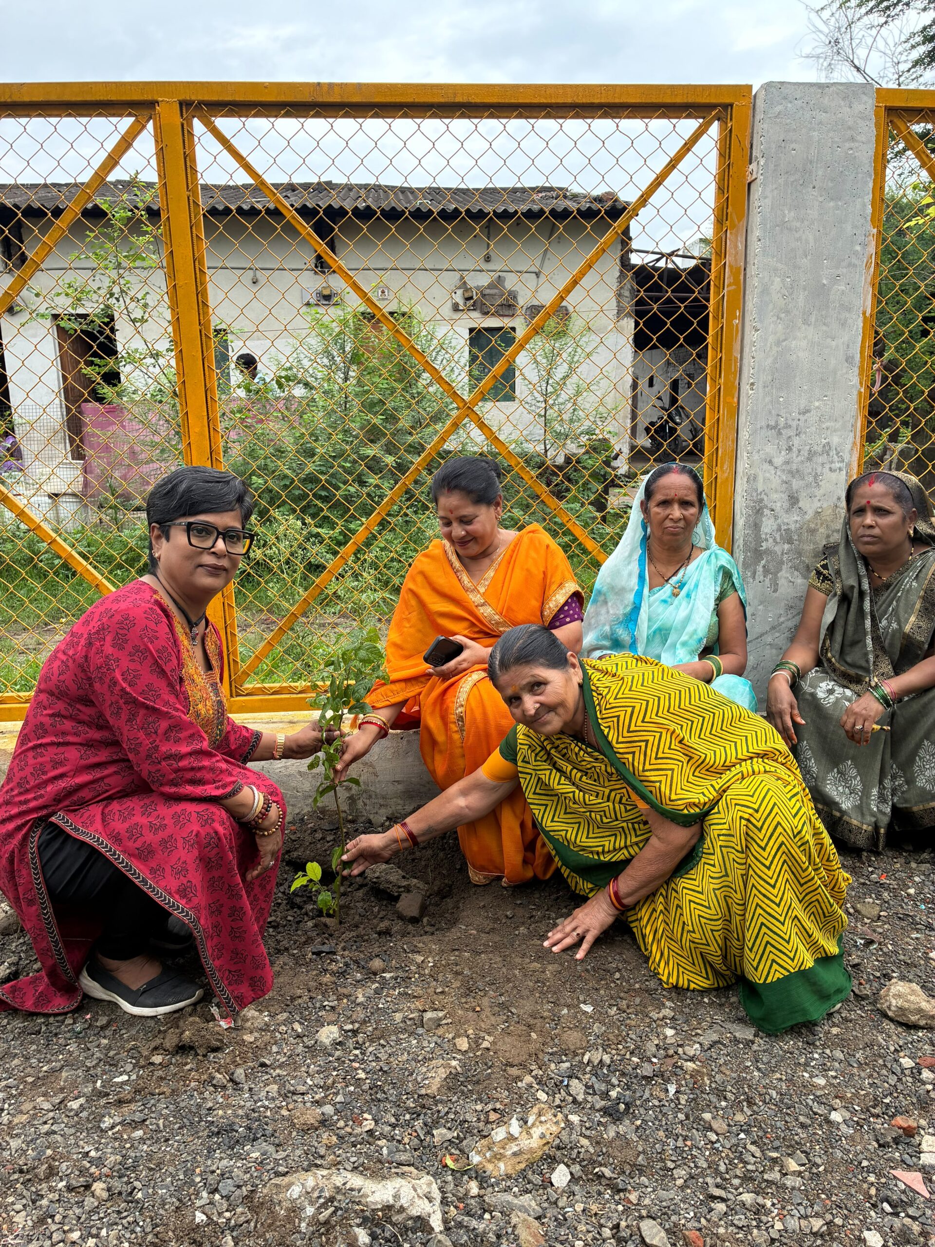 माताओं की स्मृति में लगाए पौधे, हरियाली के संकल्प से जुड़ा वंदना गार्डन
