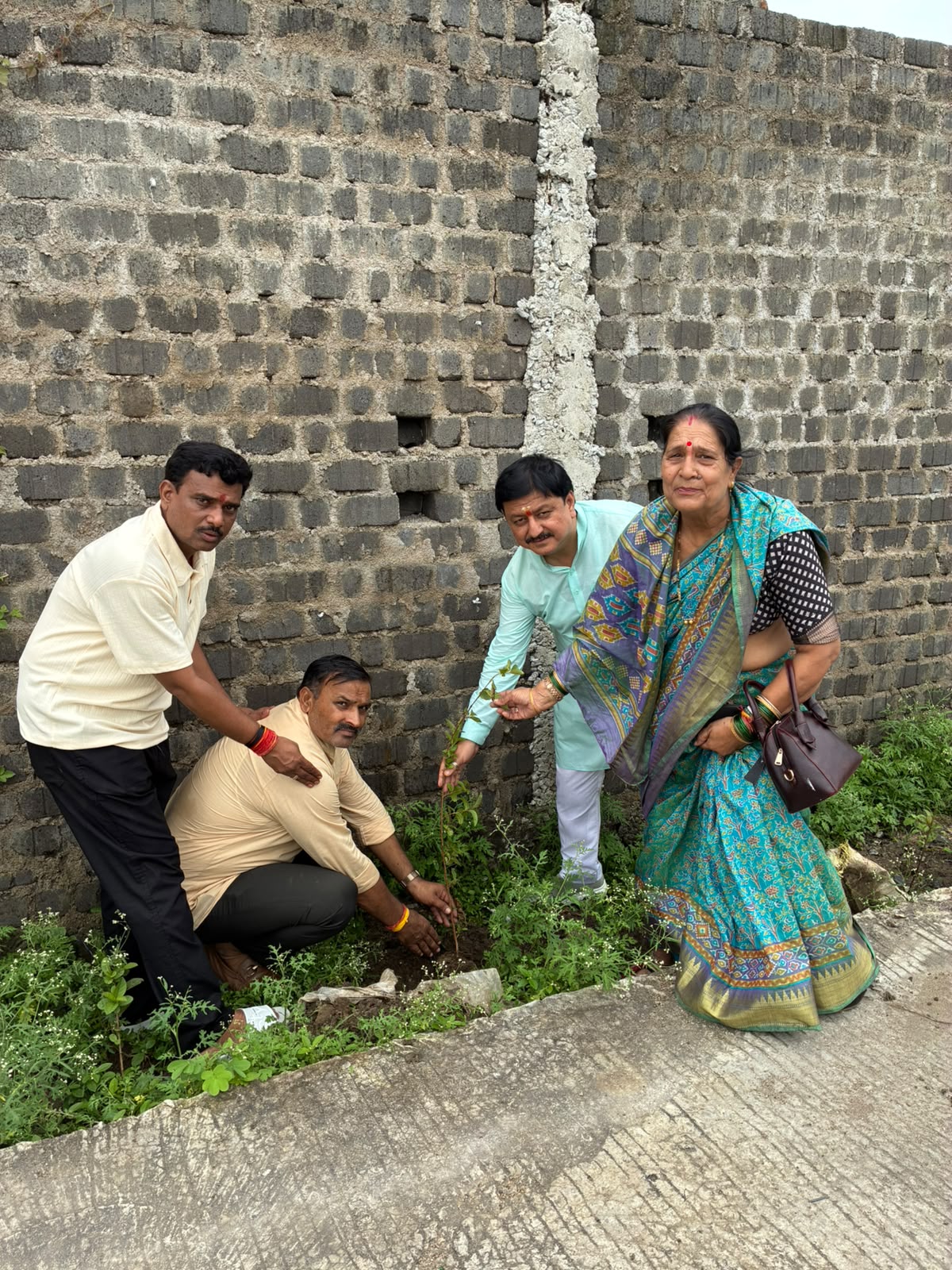 माताओं की स्मृति में पौधारोपण, हरियाली का संकल्प